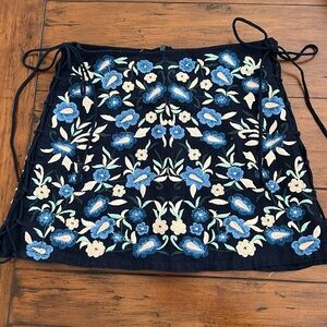 Embroidered mini skirt